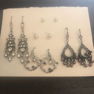 Costume Jewelry: 5 pairs of earrings.